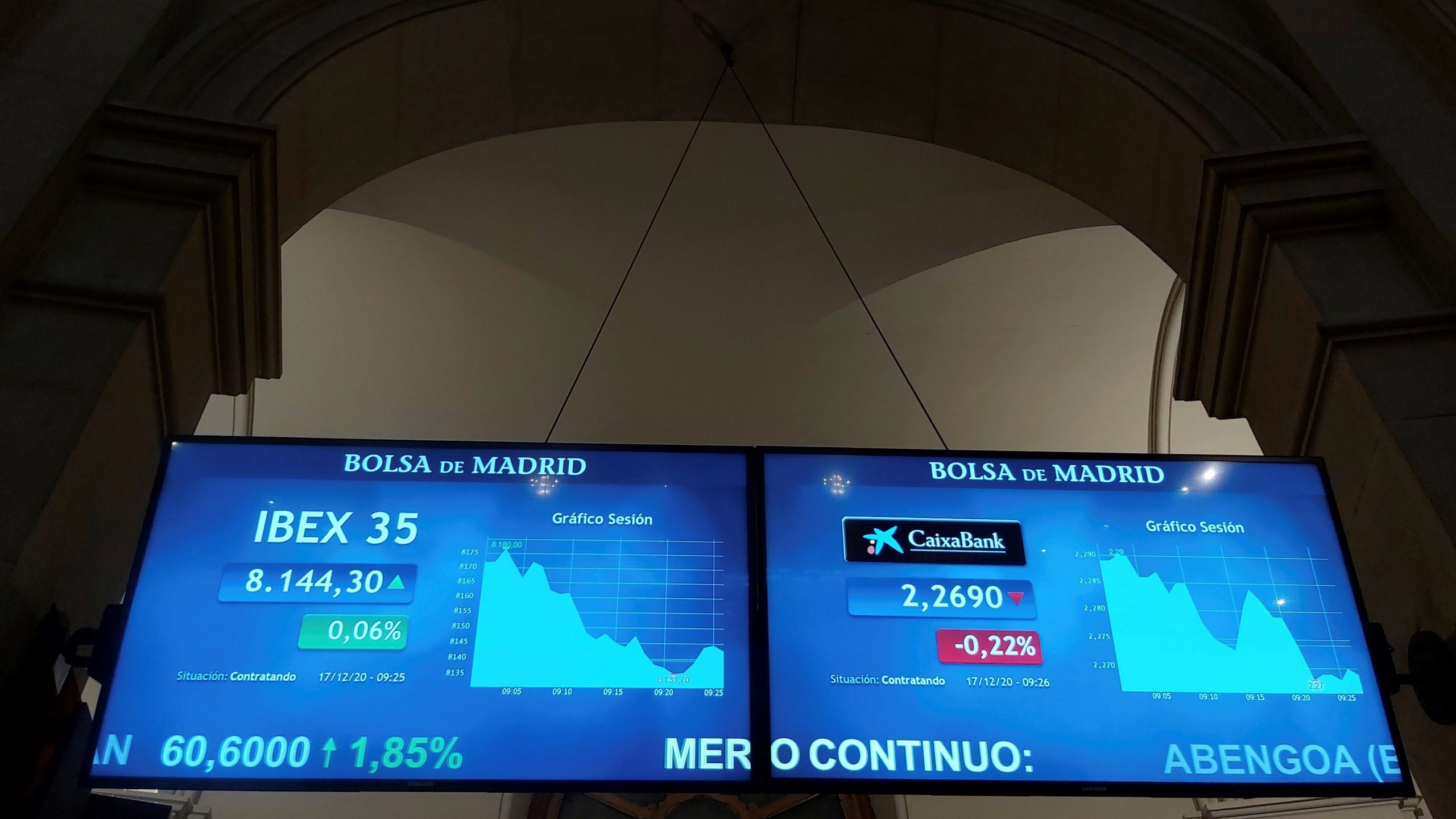 Caixabank es uno de los valores del IBEX con una nota ESG más solida según las distintas agencias de rating. EFE