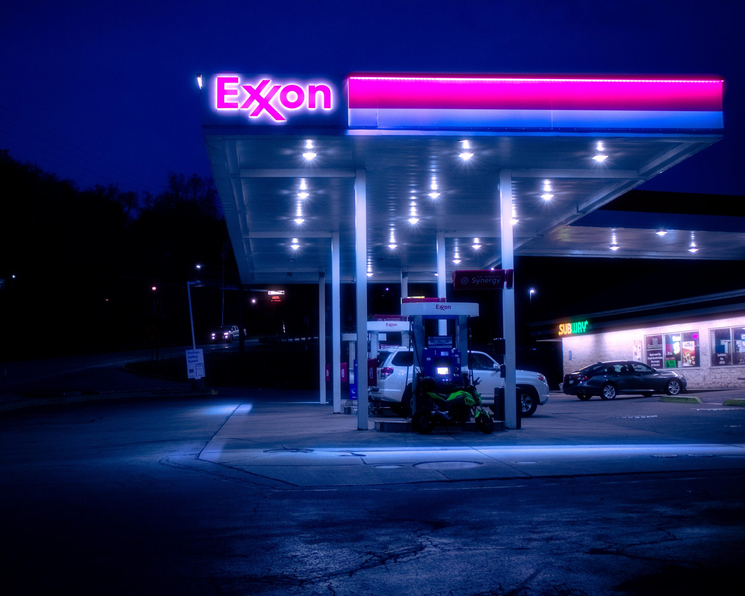 Gasolinera de Exxon, imagen de Unsplash