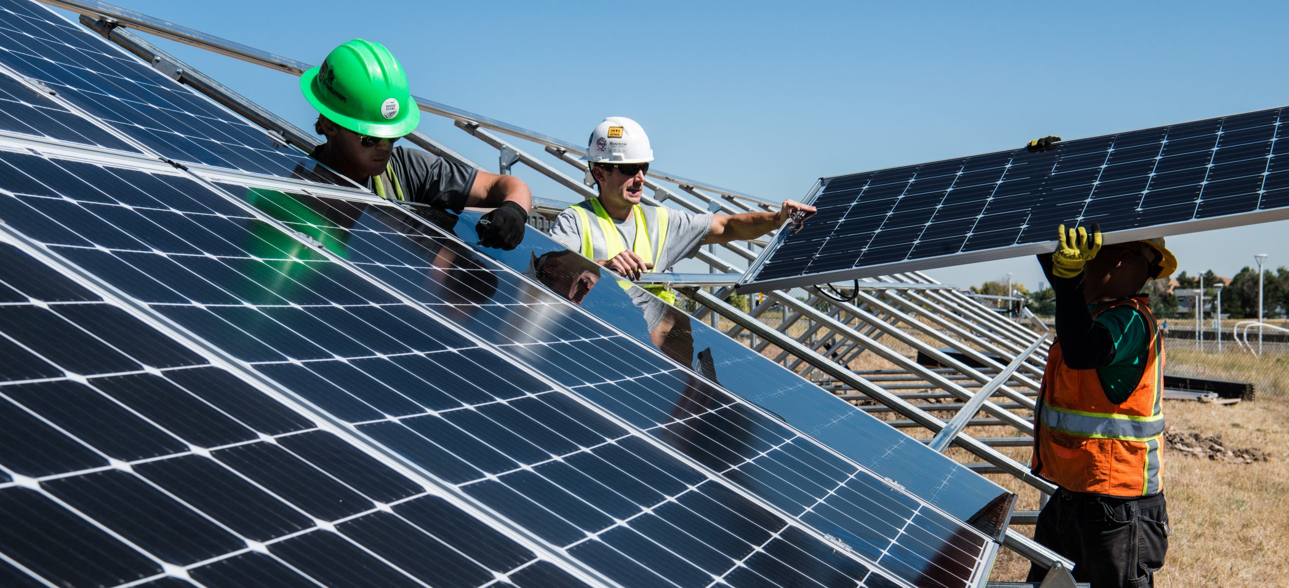 Instalación renovable fotovoltaica. Imagen de Unplash