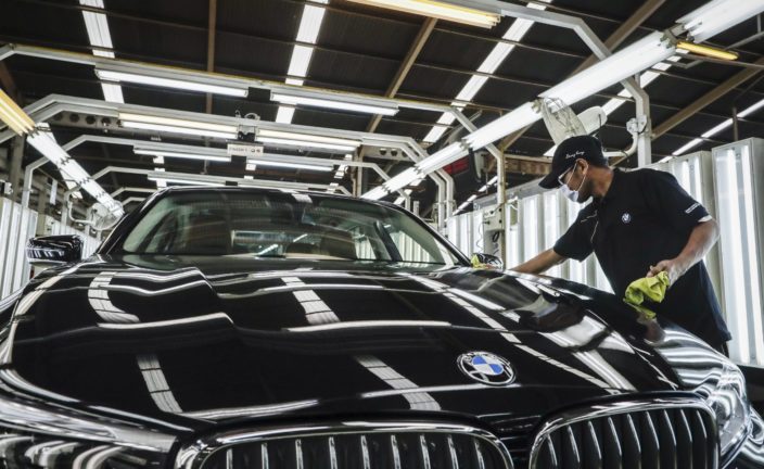 BMW recupera la iniciativa y toca aprovecharla si supera los 91 euros al cierre para entrar, pues puede proyectarse hasta el techo del canal en los 99 euros