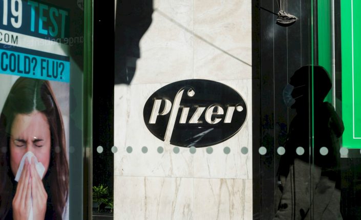 Pfizer recibió un aluvión de mejoras de precio objetivo tras la presentación de resultados y es la única farmacéutica con vacunas contra el coronavirus sin consejos de “vender”