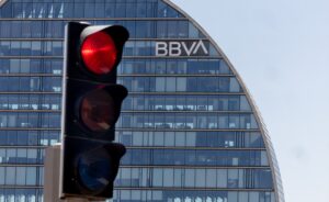 Fachada de la sede de BBVA, que ha lanzado una opa sobre Sabadell