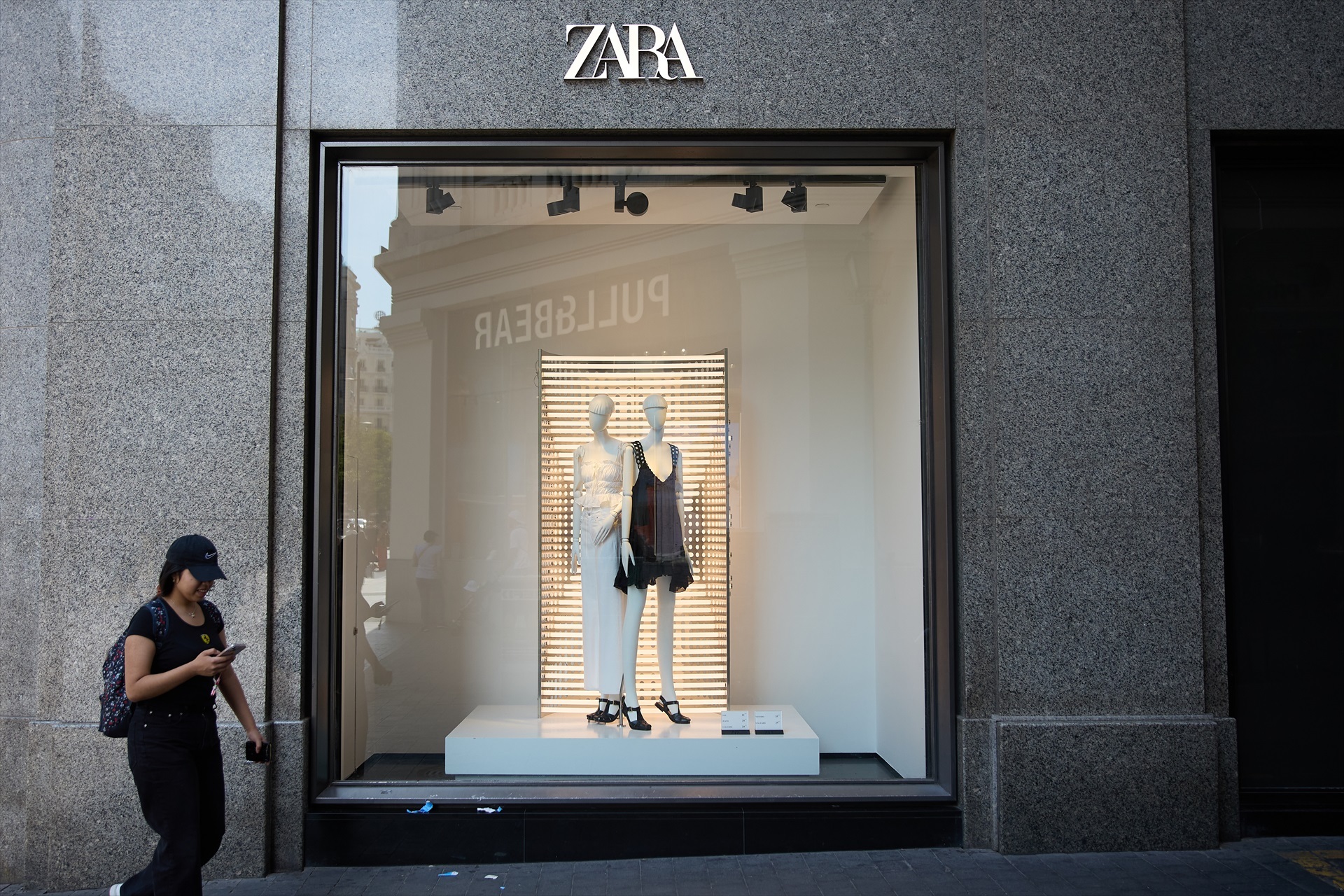 Inditex divide a los analistas tras resultados del tercer trimestre decepcionantes